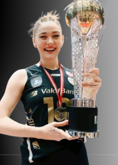 Zehra Gunes with her tophy